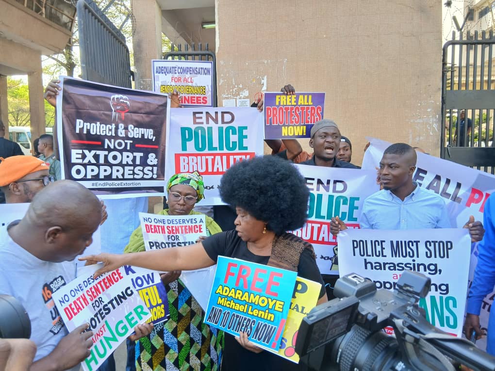 EndBadGovernance protesters arrive court, demand Sowore’s release